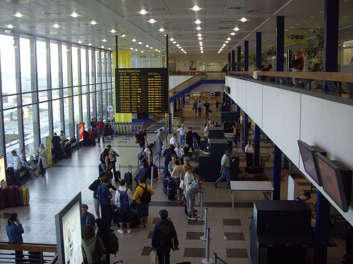 Aeropuerto-de-Berlin-Schonefeld-Terminal-A