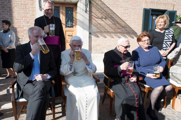 benedicto 16 cerveza cumple